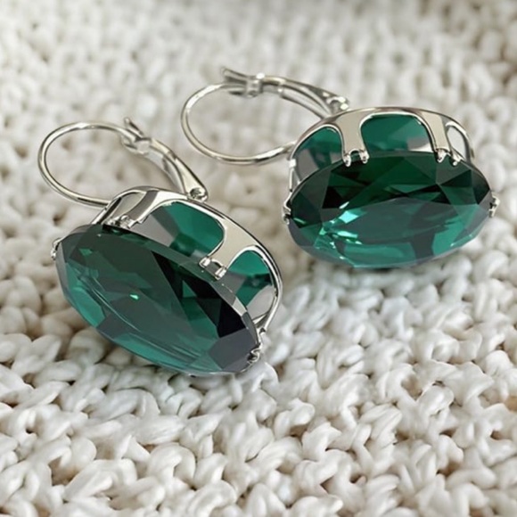 Green Pine Silver Oval Dangle Earrings - Picture 2 of 3